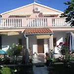 Apartment In With Sea View, Terrace, Air Conditioning, Wifi 3591-2 Privlaka (Zadar)